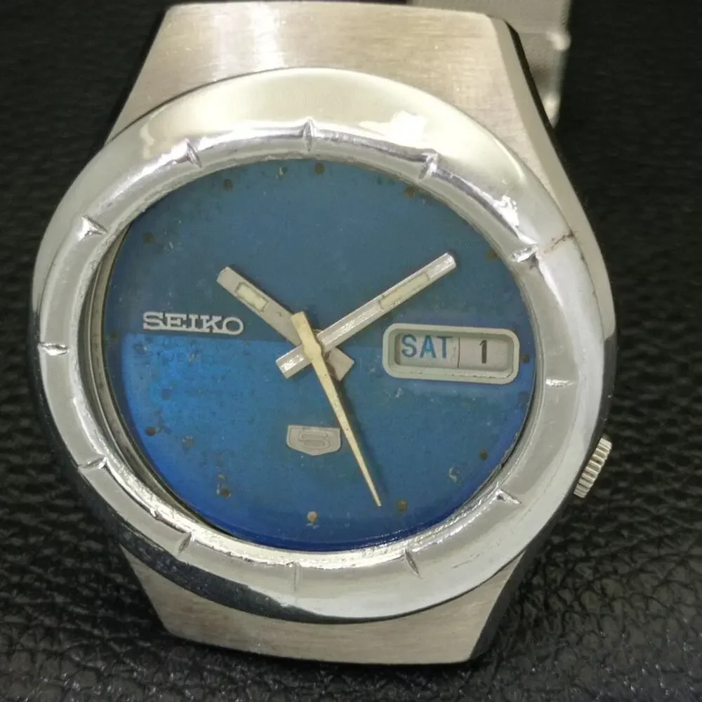 Vintage 1978 Seiko Automatic Mens Silver Watch W/daydate & Blue accents